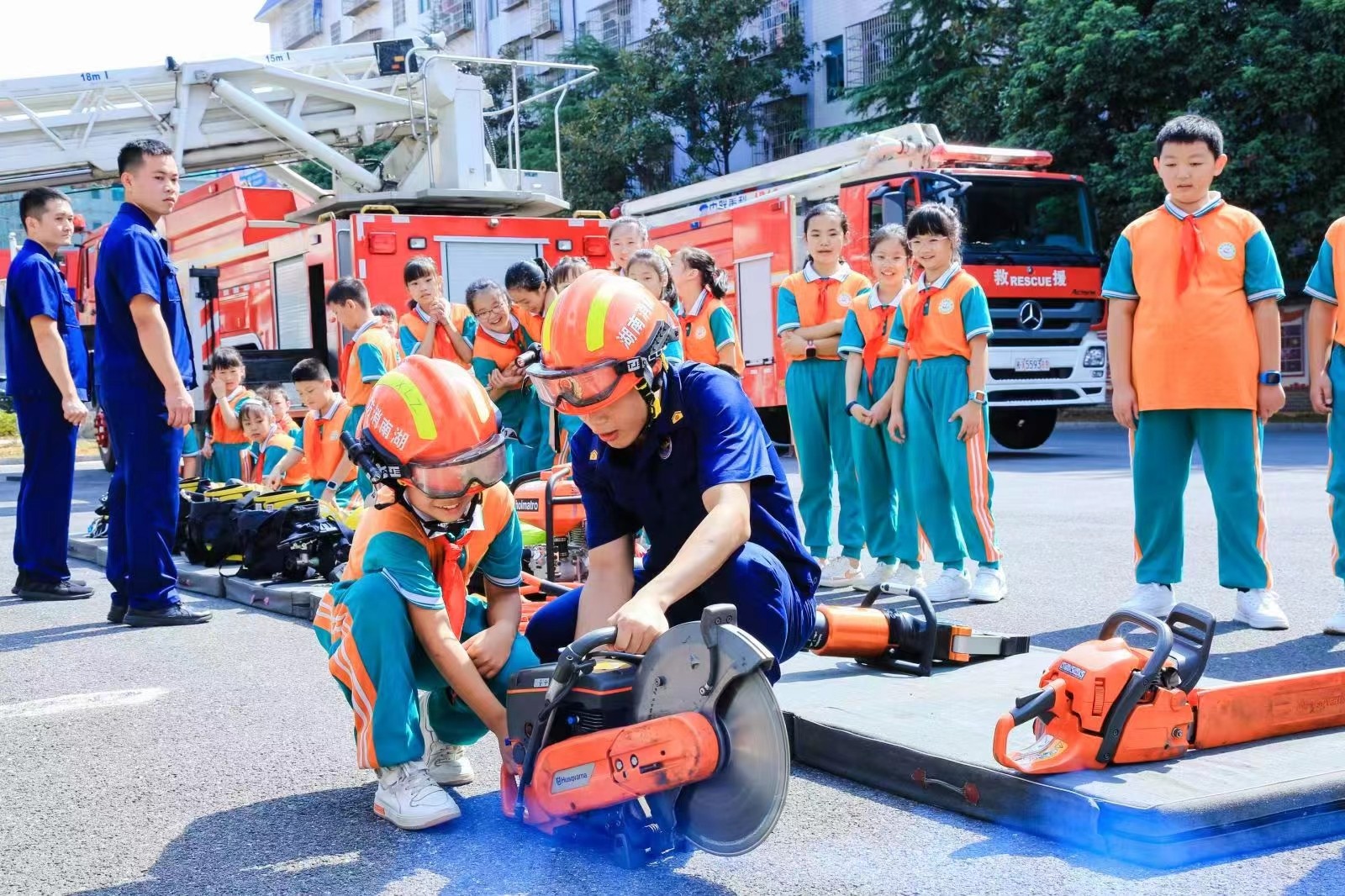 新寧縣解放小學開展紅領(lǐng)巾校外實踐活動