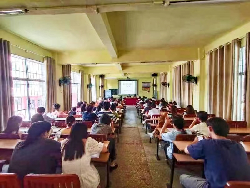 邵陽(yáng)縣塘田市鎮(zhèn)中心完全小學(xué)  國(guó)慶節(jié)安全穩(wěn)定工作布置會(huì)