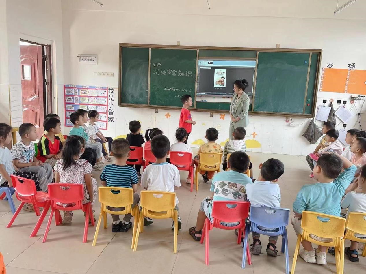 新寧縣清江橋鄉(xiāng)中心幼兒園開展消防安全演練