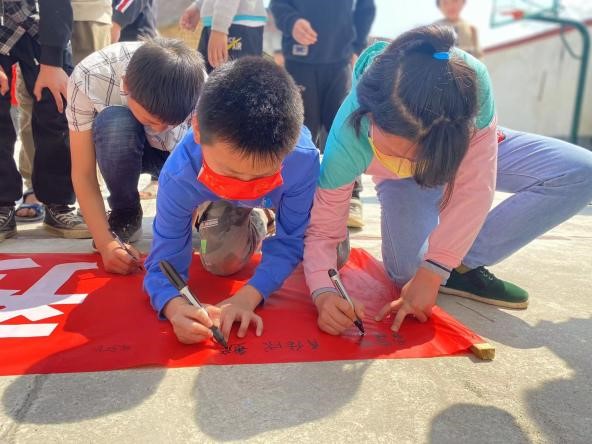 預(yù)防溺水，我們?cè)谛袆?dòng)