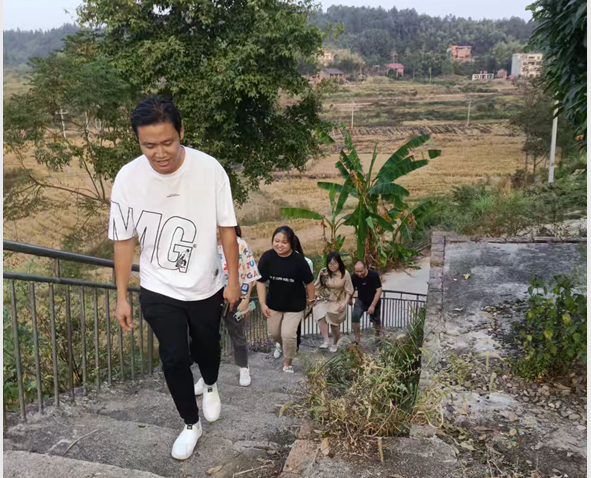 蔡橋鄉(xiāng)中心完小開展防溺水“千師訪萬戶”走訪活動