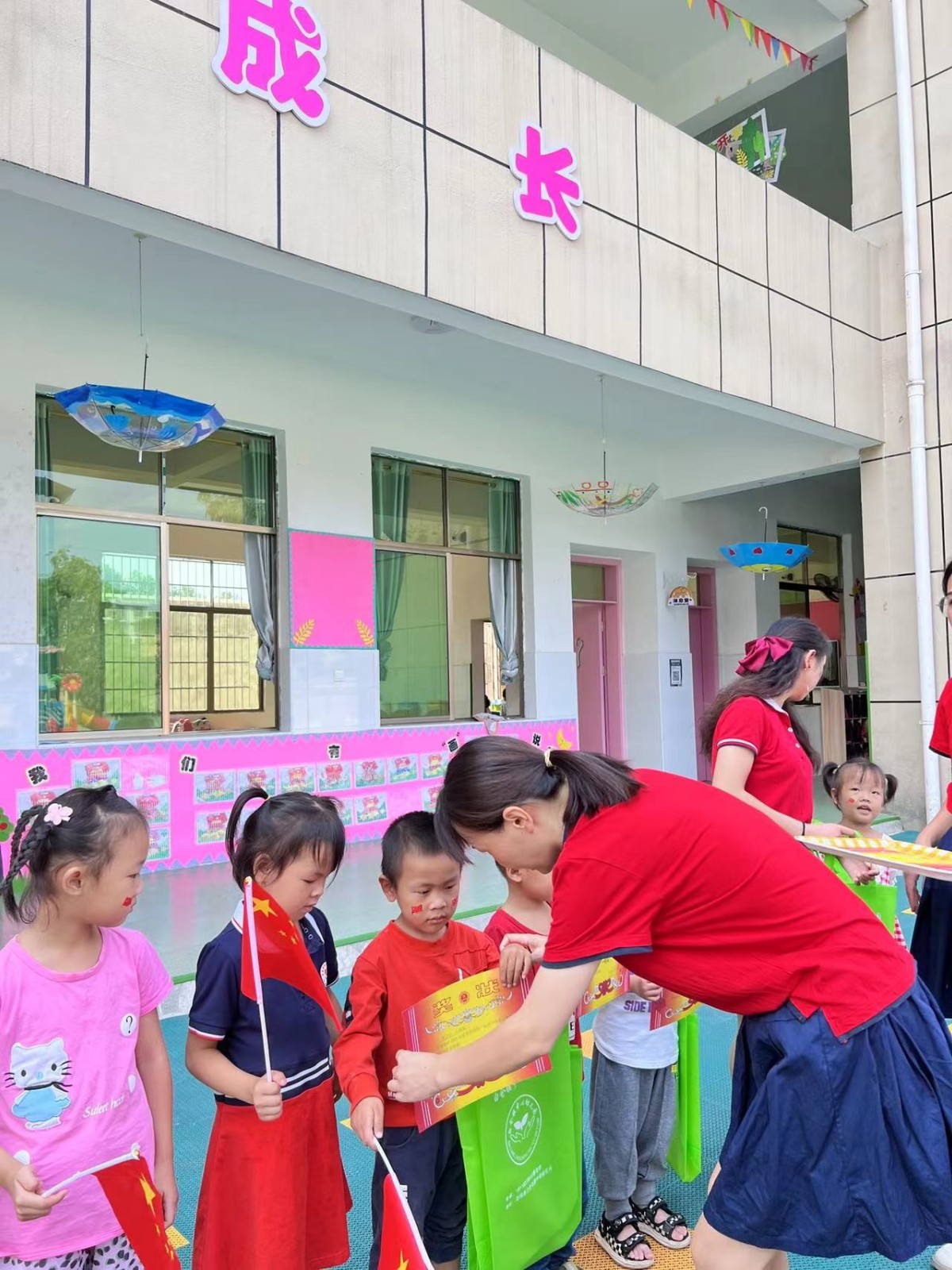 小小中國(guó)心、濃濃愛(ài)國(guó)情”