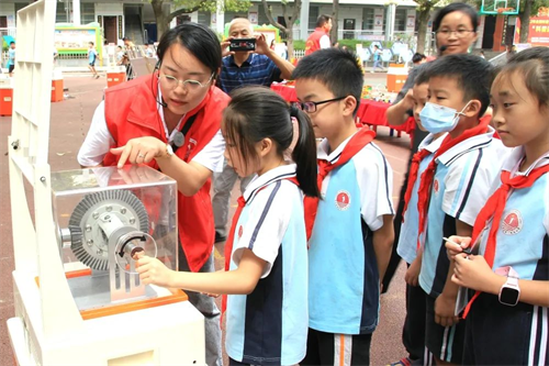邵東市2022年全國科普日展演活動在城區(qū)一完小舉行