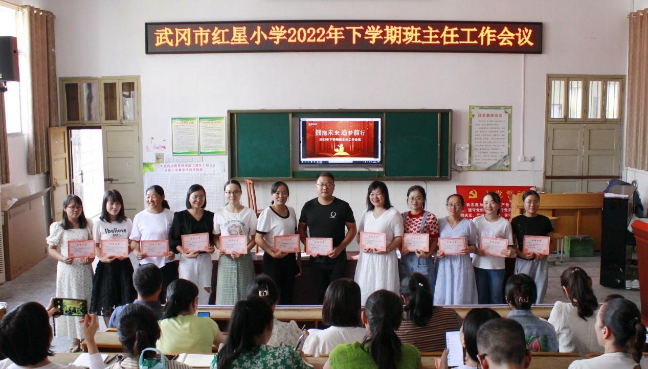 擁抱未來，追夢前行