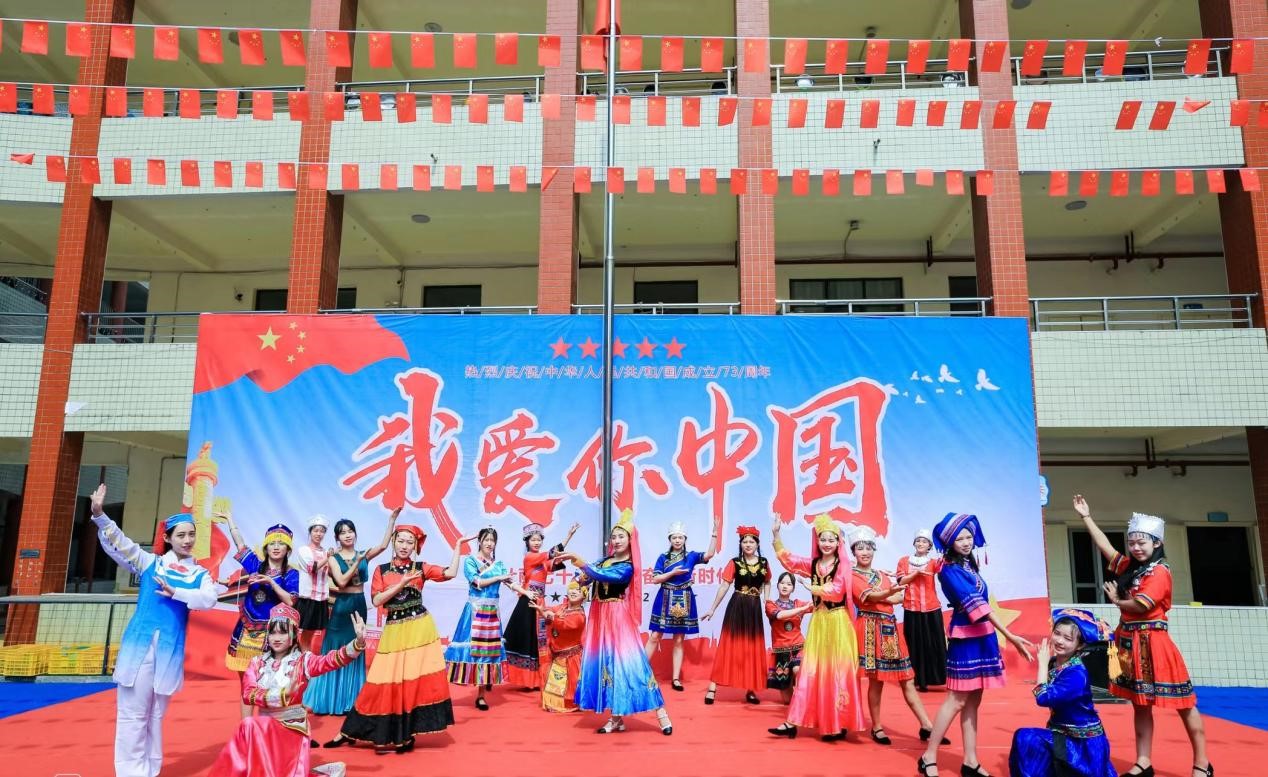 新寧縣幼兒園開展“童心慶國慶 喜迎二十大”系列主題活動