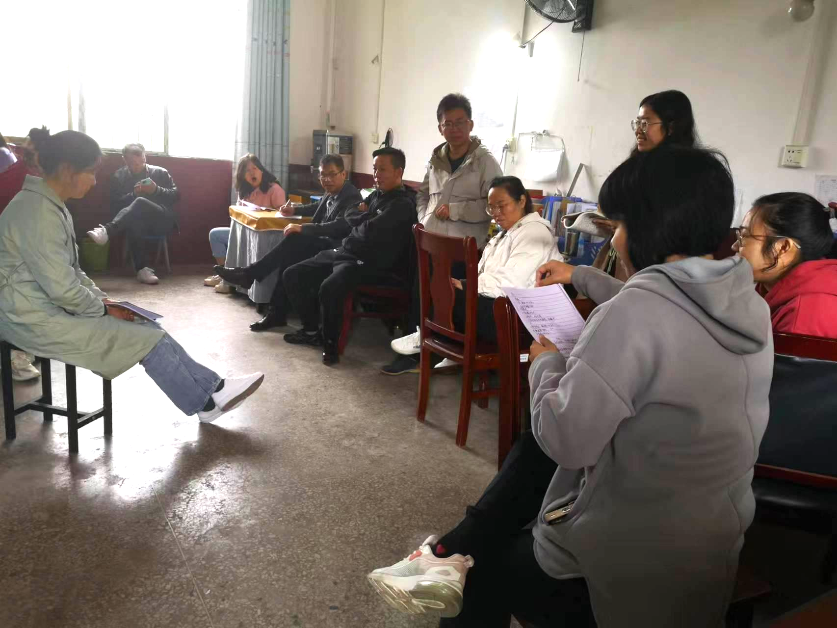 洞口縣茶場學(xué)校：評課不留情，挑刺見真情