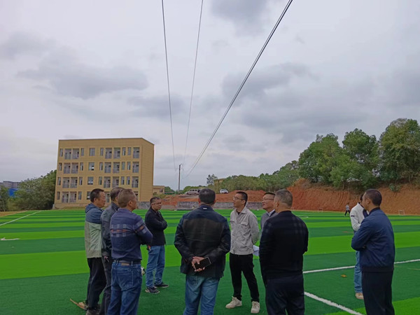 多部門領(lǐng)導(dǎo)現(xiàn)場辦公，為玉中辦學(xué)解難紓困