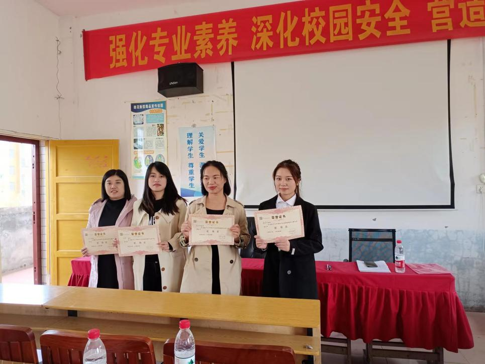 輪番登臺顯風(fēng)采  切磋之中促提升