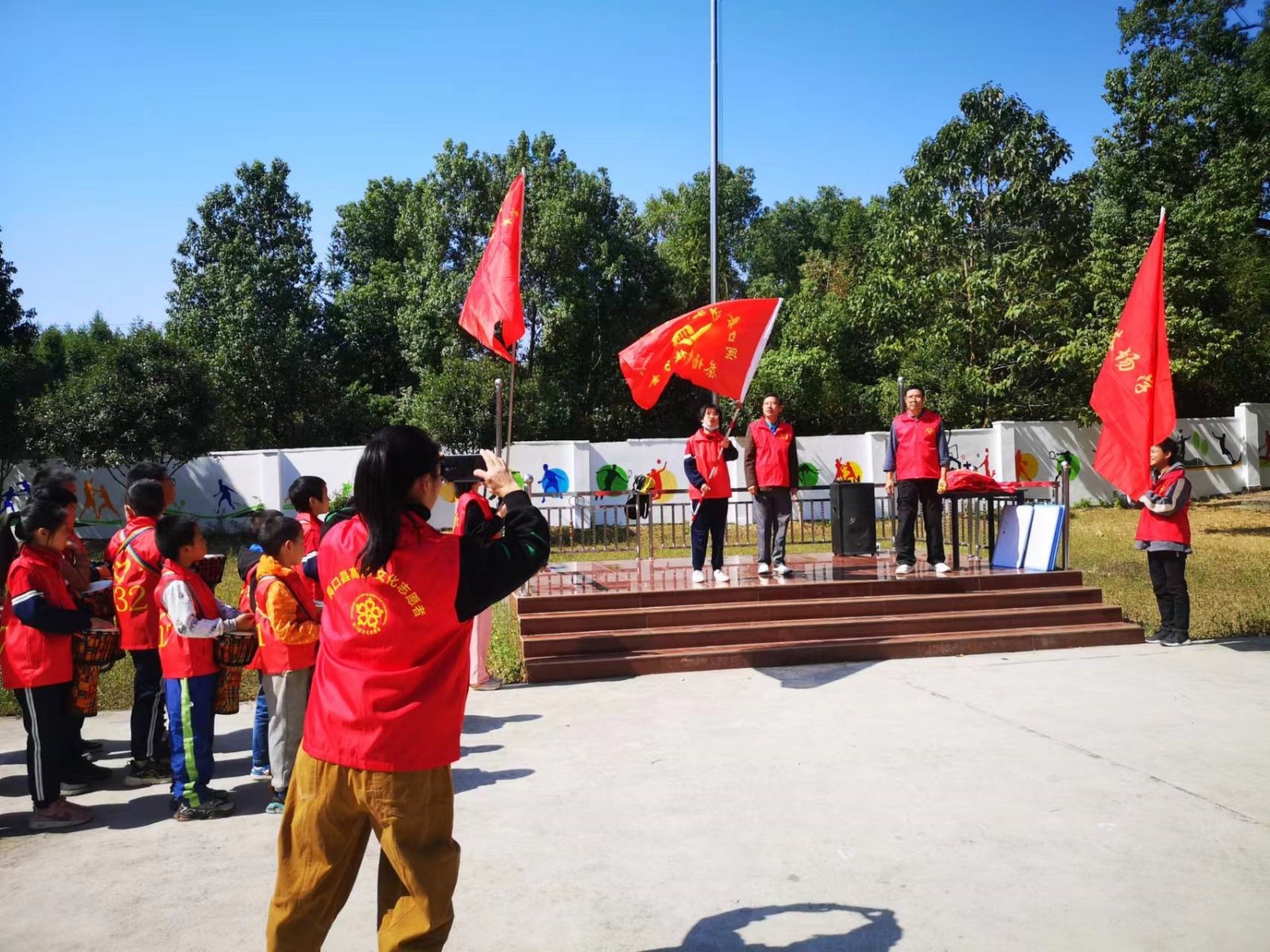 洞口縣茶場學校：志愿者爭做“領頭雁”彰顯青春風采