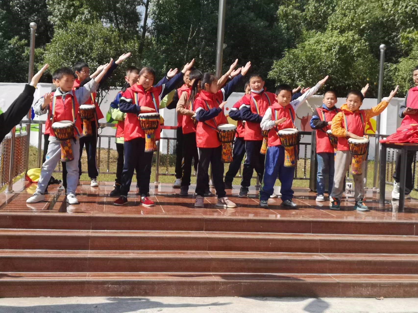 洞口縣茶場學校：志愿者爭做“領頭雁”彰顯青春風采