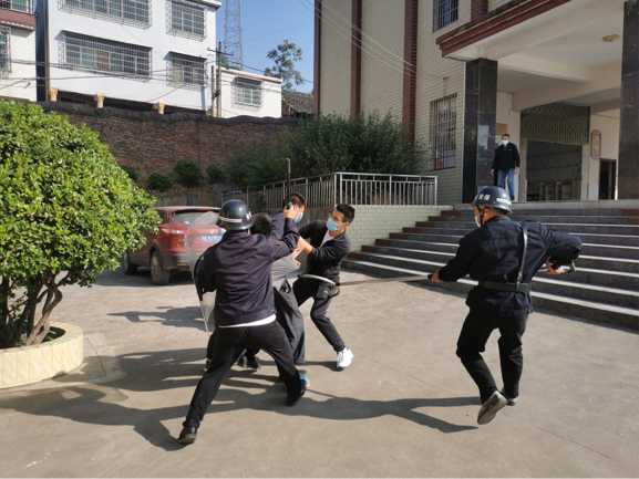 反恐防暴演練，構(gòu)建平安校園