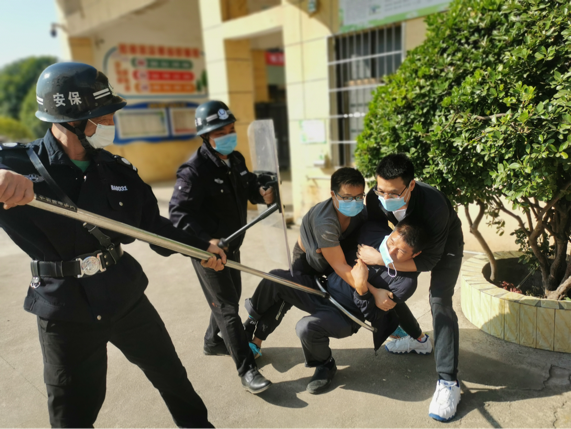 反恐防暴演練，構(gòu)建平安校園