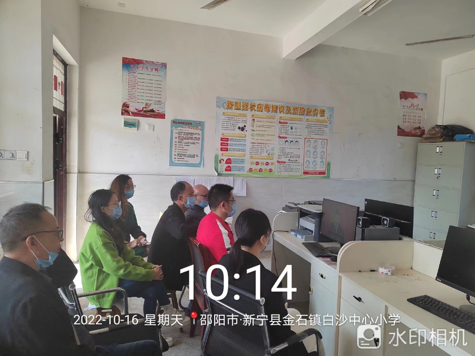 新寧縣白沙中心小學(xué)組織收看黨的二十大開幕