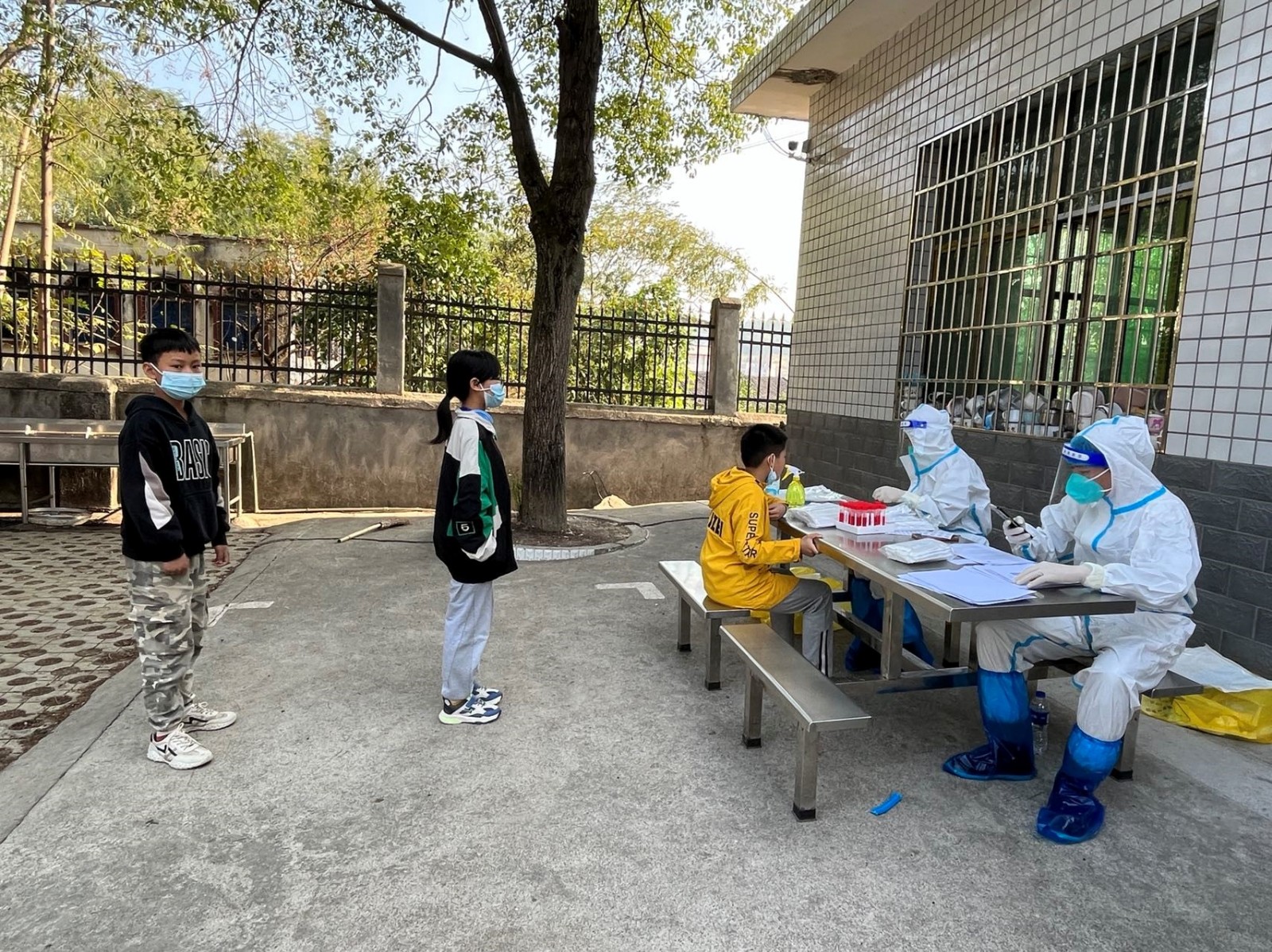 洞口縣管竹中學(xué)開展第三輪全員核酸