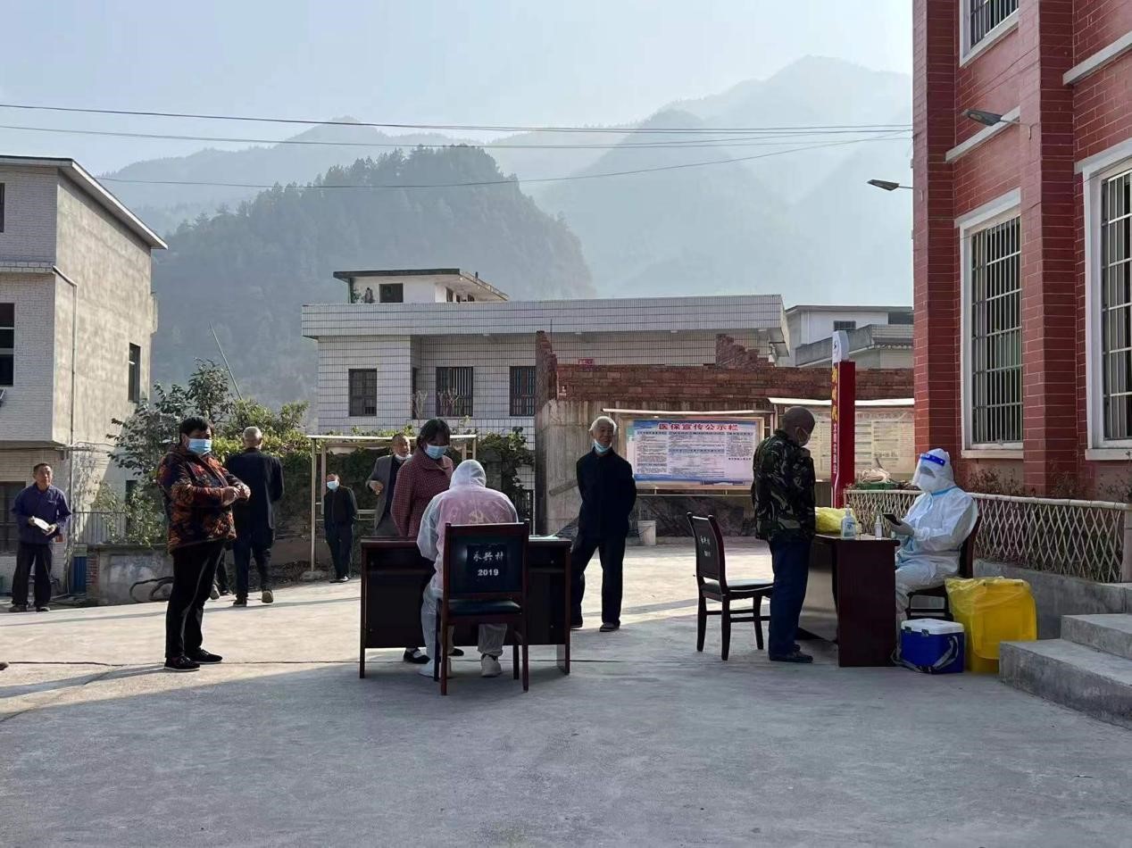 邵陽(yáng)縣河伯鄉(xiāng)五皇小學(xué)：匯聚“紅色暖流”，助力疫情防控