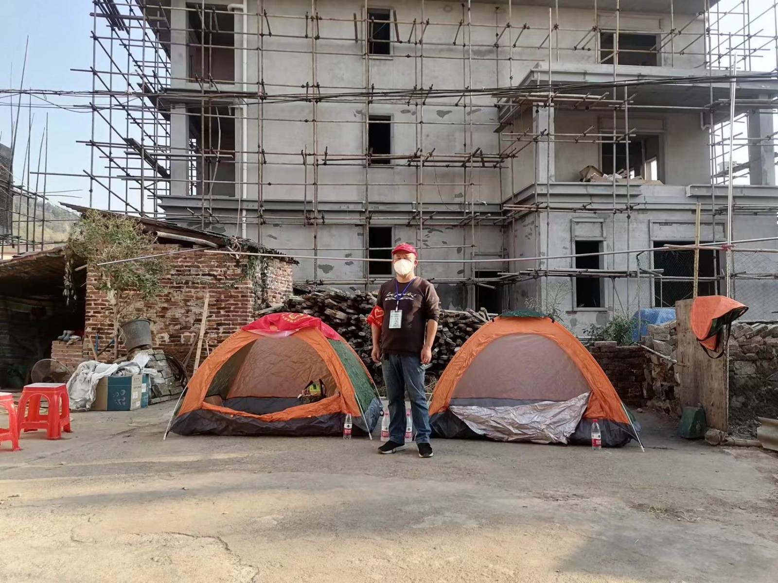 疫情當(dāng)前，責(zé)任在肩