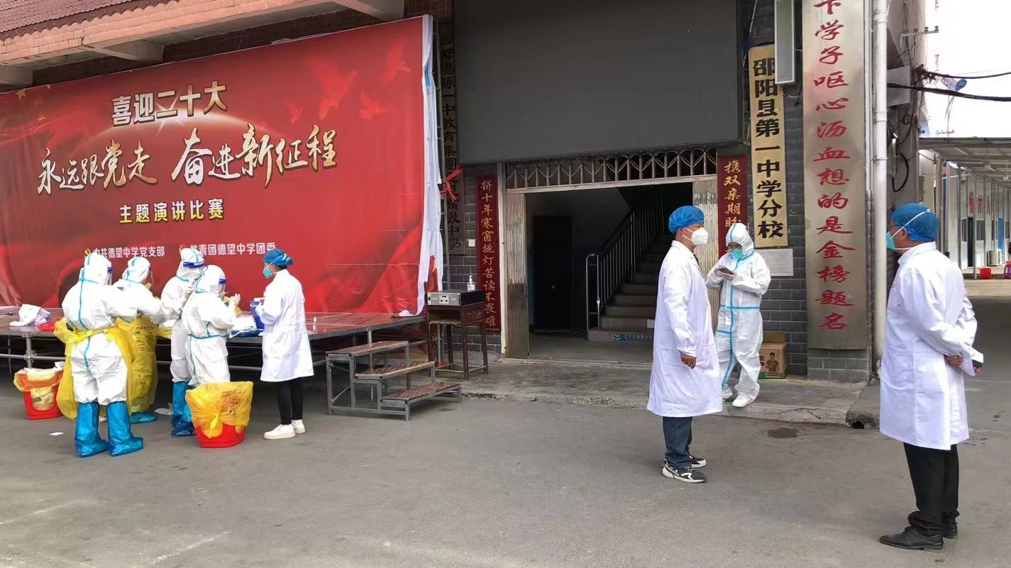 堅(jiān)守“疫”線  顯黨員教師擔(dān)當(dāng)