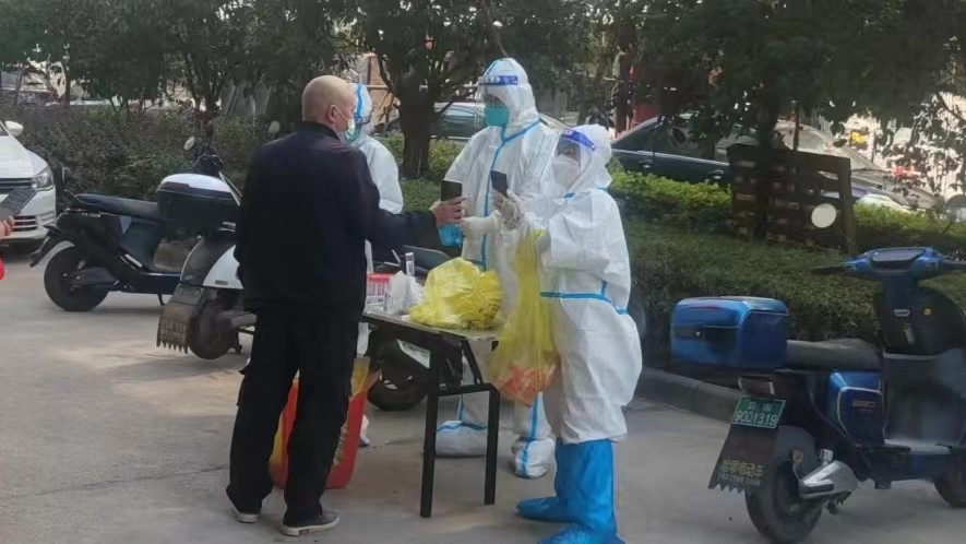 “抗疫姐妹花，花中現(xiàn)芳華”