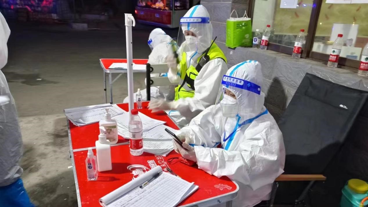 “抗疫姐妹花，花中現(xiàn)芳華”