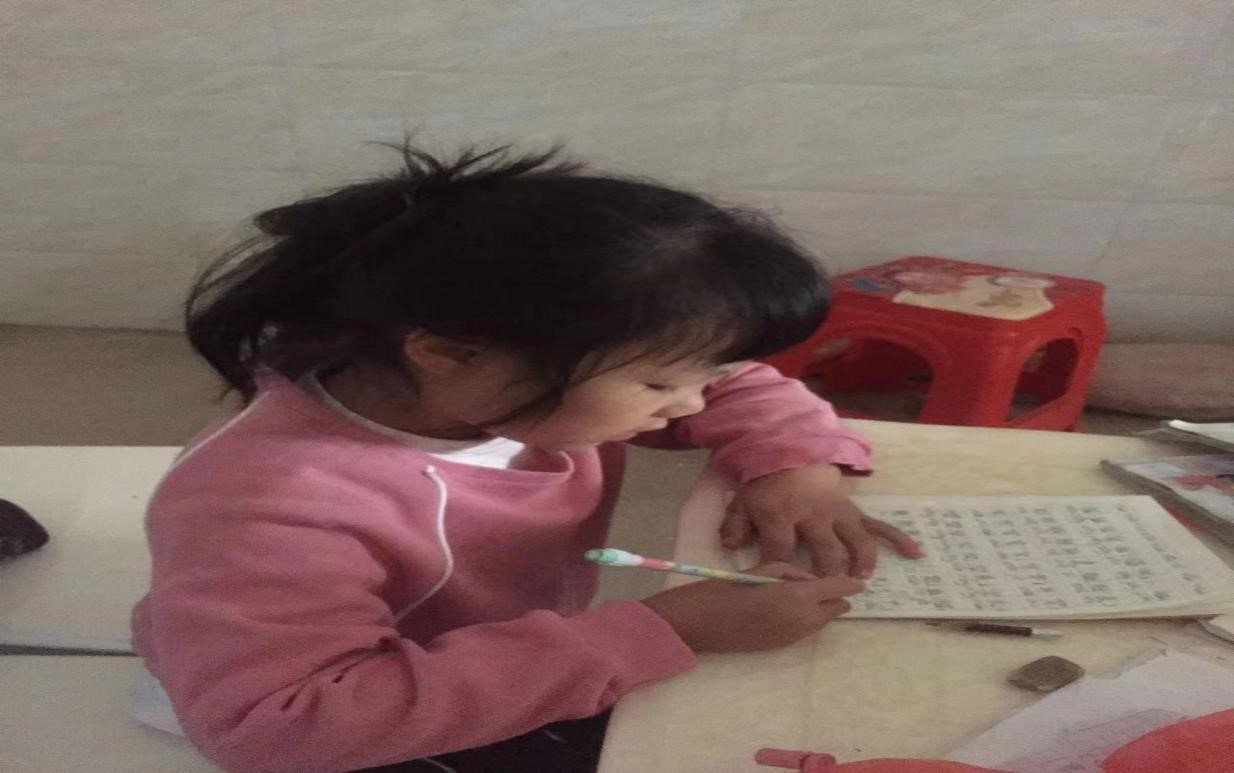 停課不停學(xué)，隔屏不隔愛