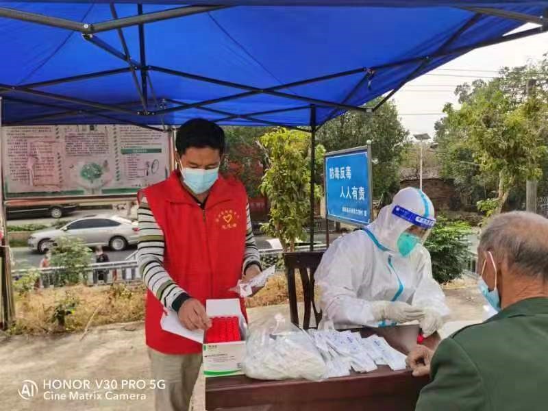 邵陽縣谷洲鎮(zhèn)中心學校黨總支率領黨員志愿者全力抗疫