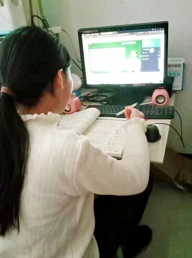 合力征戰(zhàn)解困境，并肩抗疫暖人心