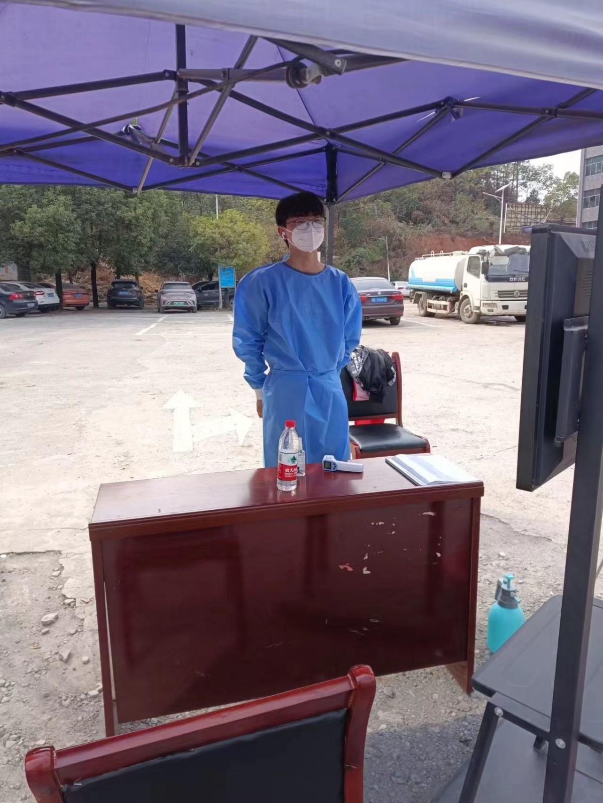 鐵肩擔(dān)重任，黨員顯擔(dān)當(dāng)