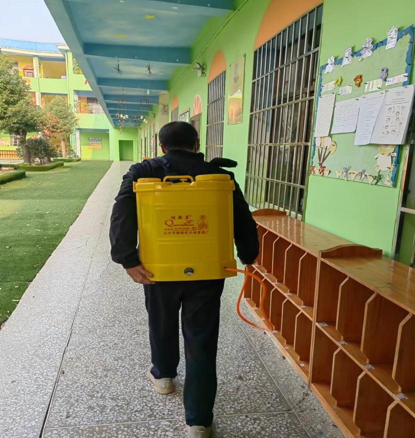 堅(jiān)定信念戰(zhàn)疫情，同舟共濟(jì)筑防線