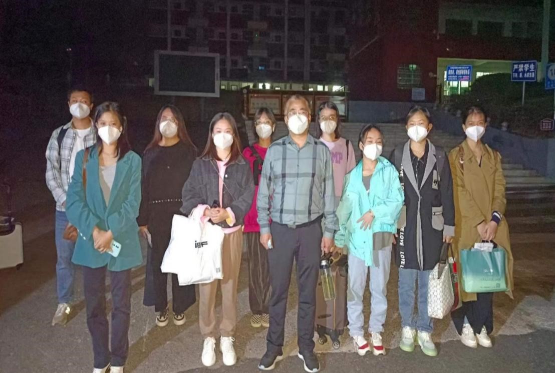 堅(jiān)定信念戰(zhàn)疫情，同舟共濟(jì)筑防線