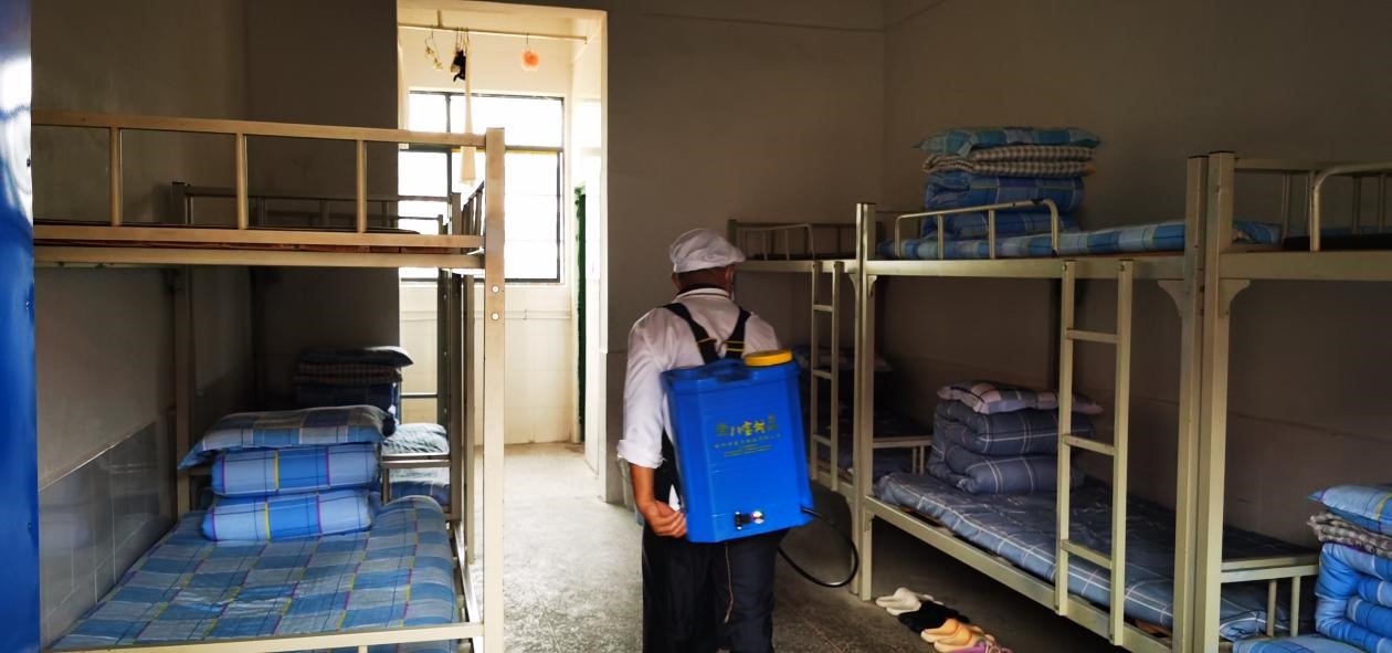 疫情防控，竹市鎮(zhèn)中學每日進行校園通風消毒