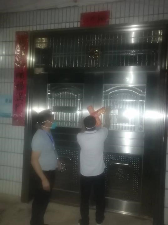 黨員負(fù)重前行