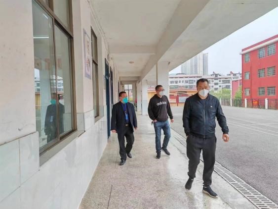 攜手抗疫，毅力前行