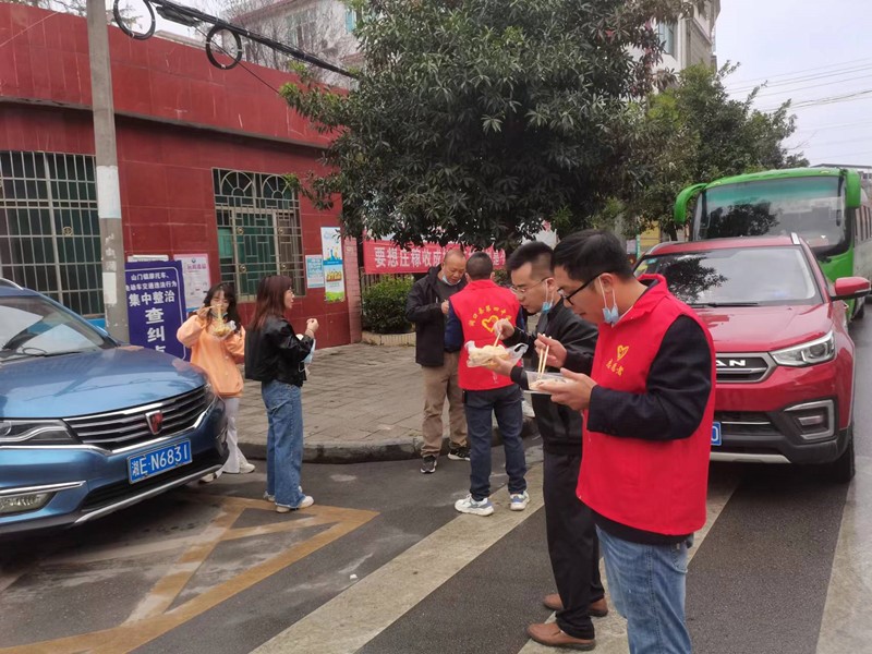 育人為師，抗疫為士