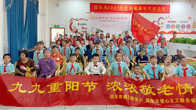 童心敬老 情暖重陽——城區(qū)四小開展愛老敬老主題活動 ?
