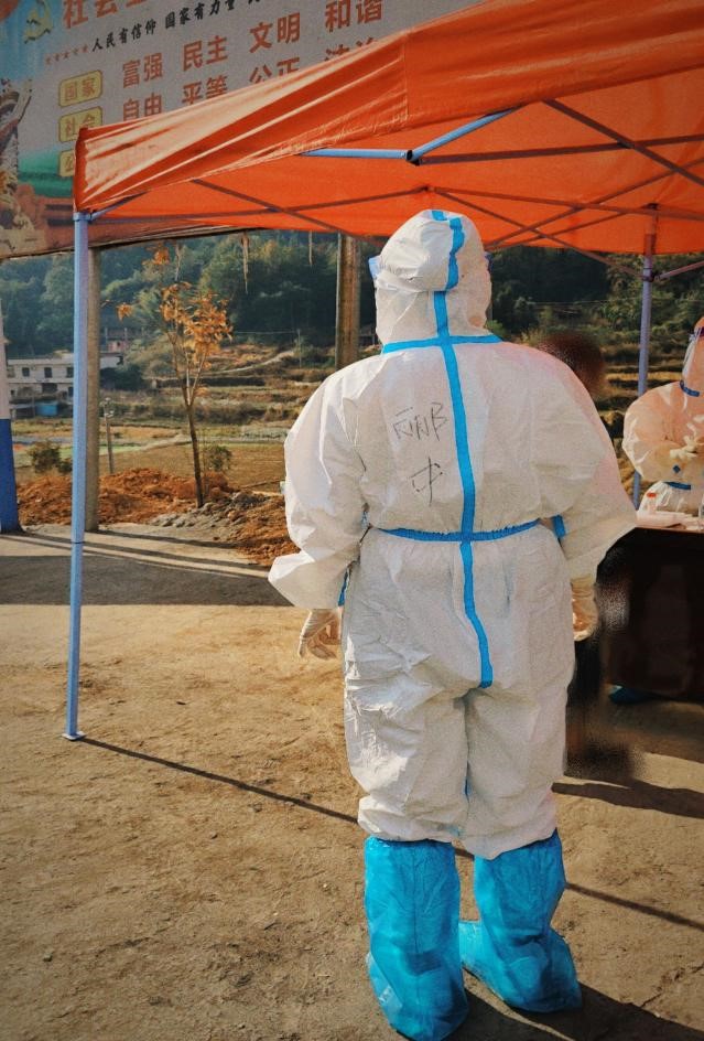 堅(jiān)決抗擊疫情  果斷堅(jiān)毅逆行 彰顯時(shí)代擔(dān)當(dāng)