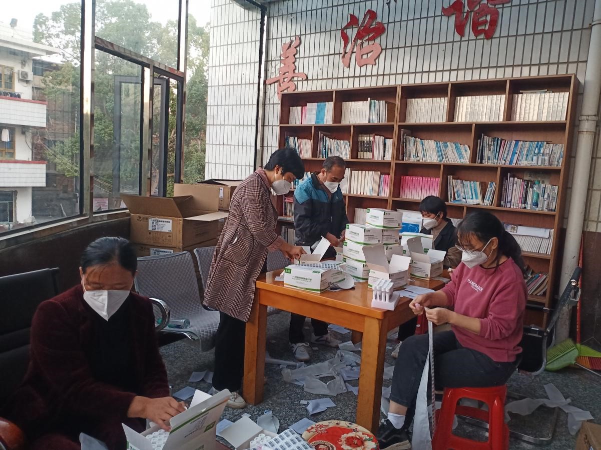 育人為師，戰(zhàn)“疫”為士