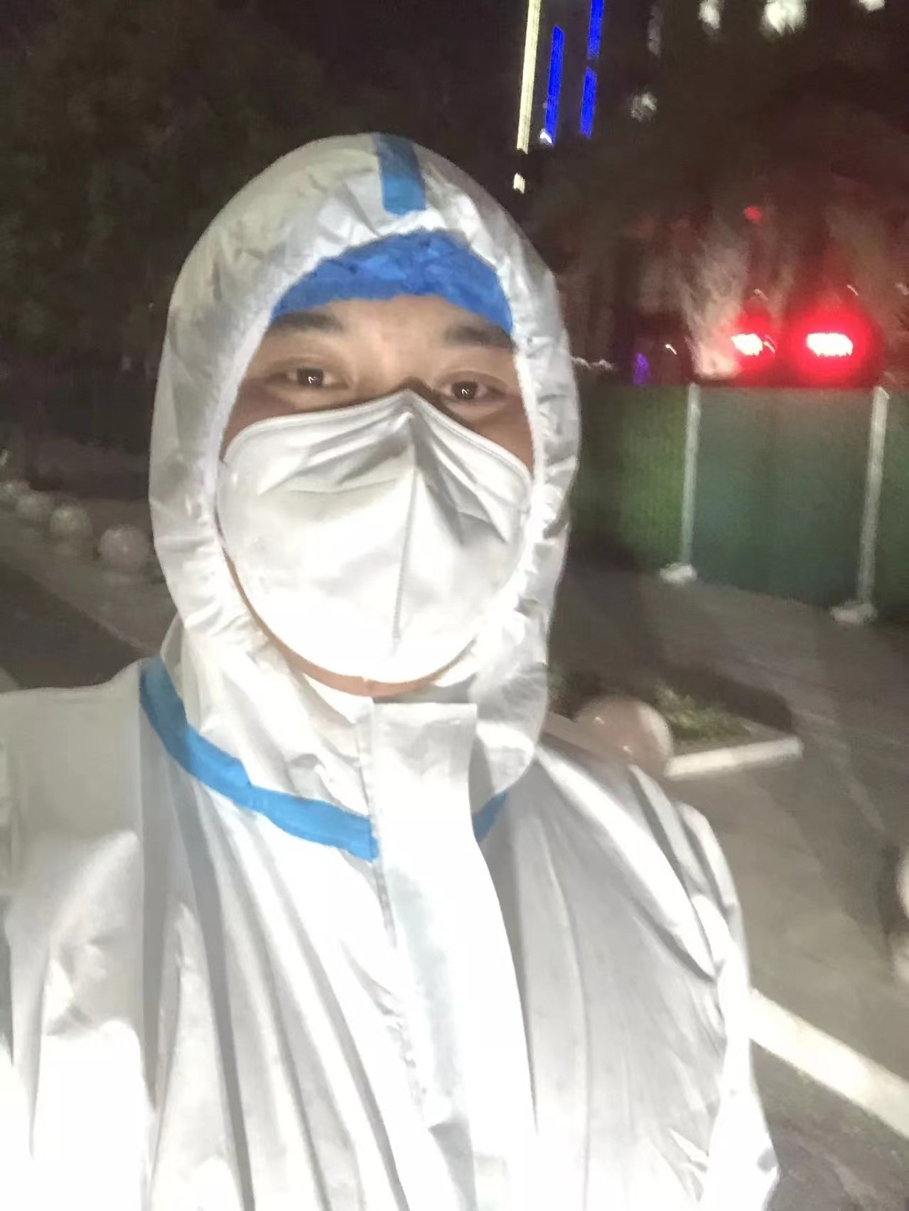 投身“疫”線(xiàn)  堅(jiān)守責(zé)任與愛(ài)