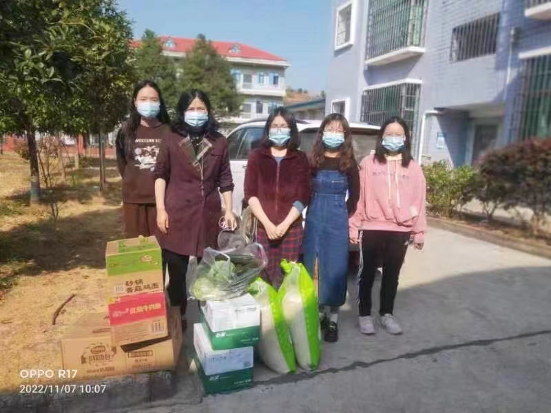 邵陽縣酈家坪鎮(zhèn)中心學(xué)校疫情期間慰問長沙市天心區(qū)支教老師
