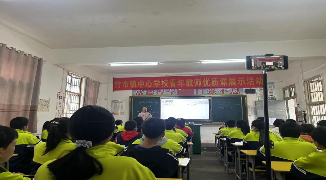 “展青春風(fēng)采，促教師成長”