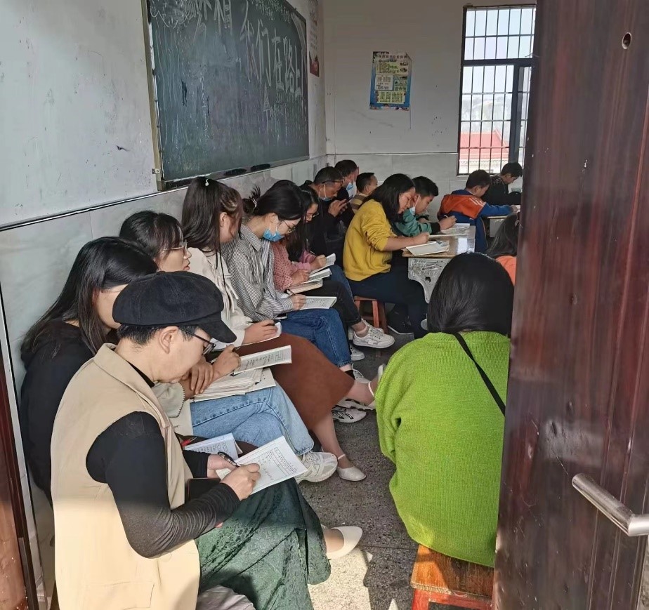 教師展風(fēng)采，比武促成長(zhǎng)