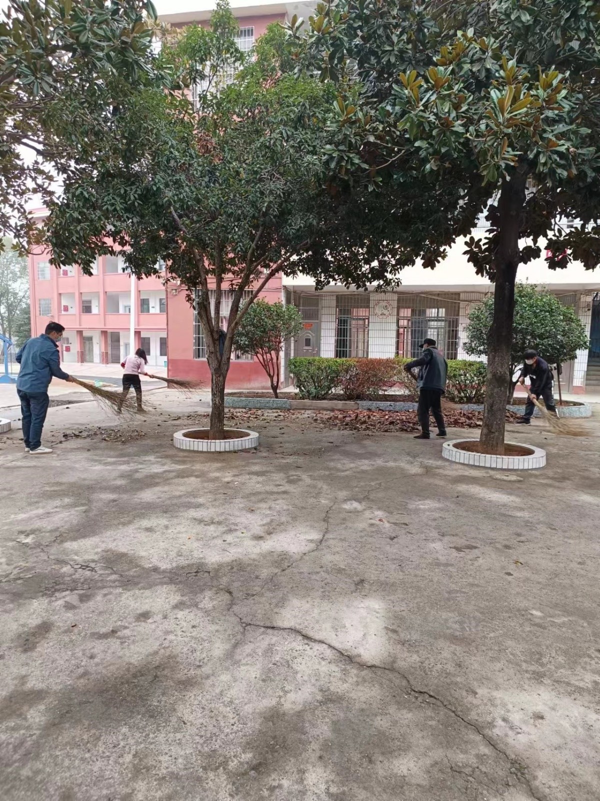 邵陽縣下花橋鎮(zhèn)中心完全小學(xué)黨支部組織召開復(fù)學(xué)復(fù)課工作專題會議