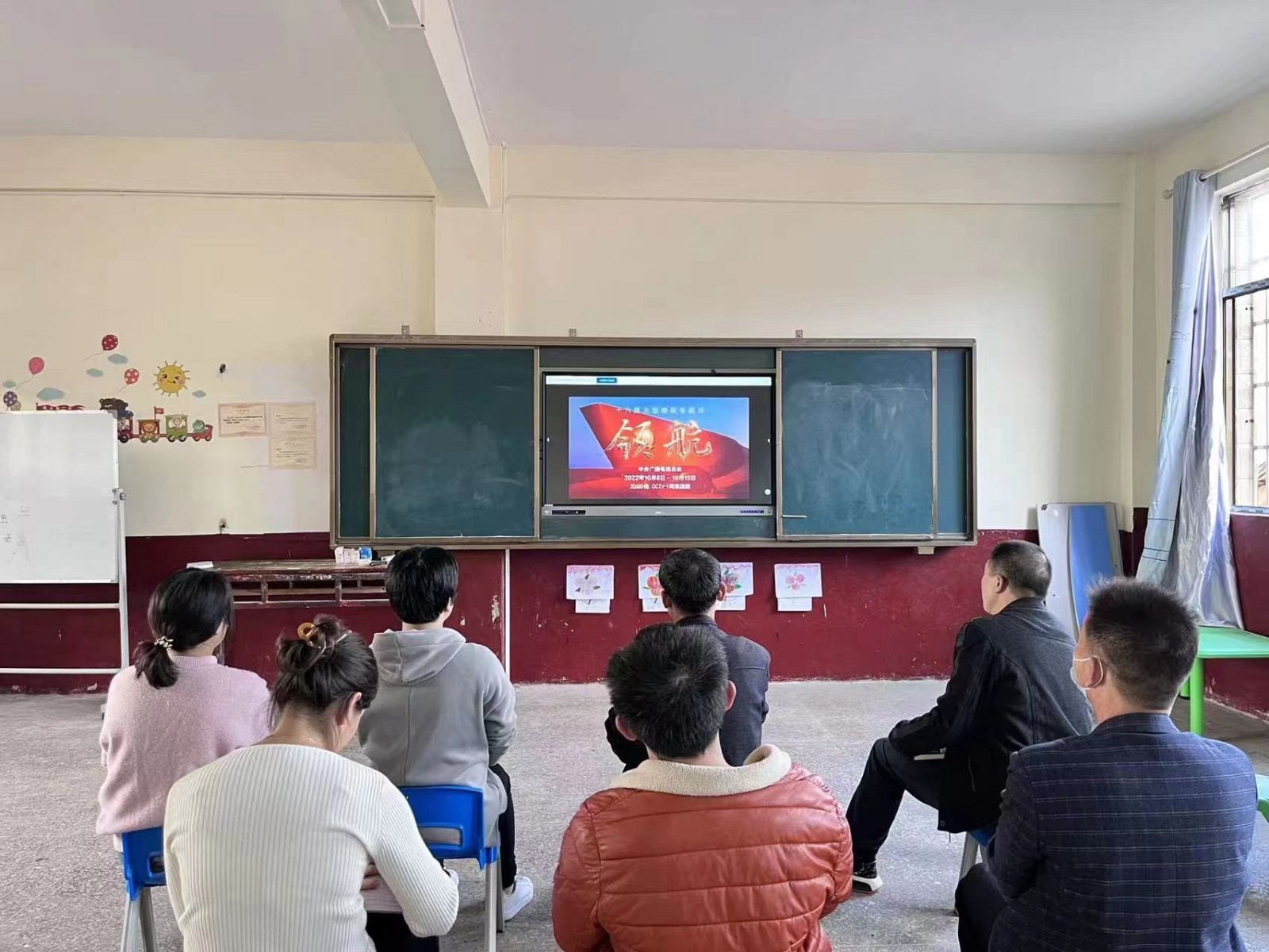 深入學(xué)習(xí)二十大精神，黨員爭做教育發(fā)展領(lǐng)頭人