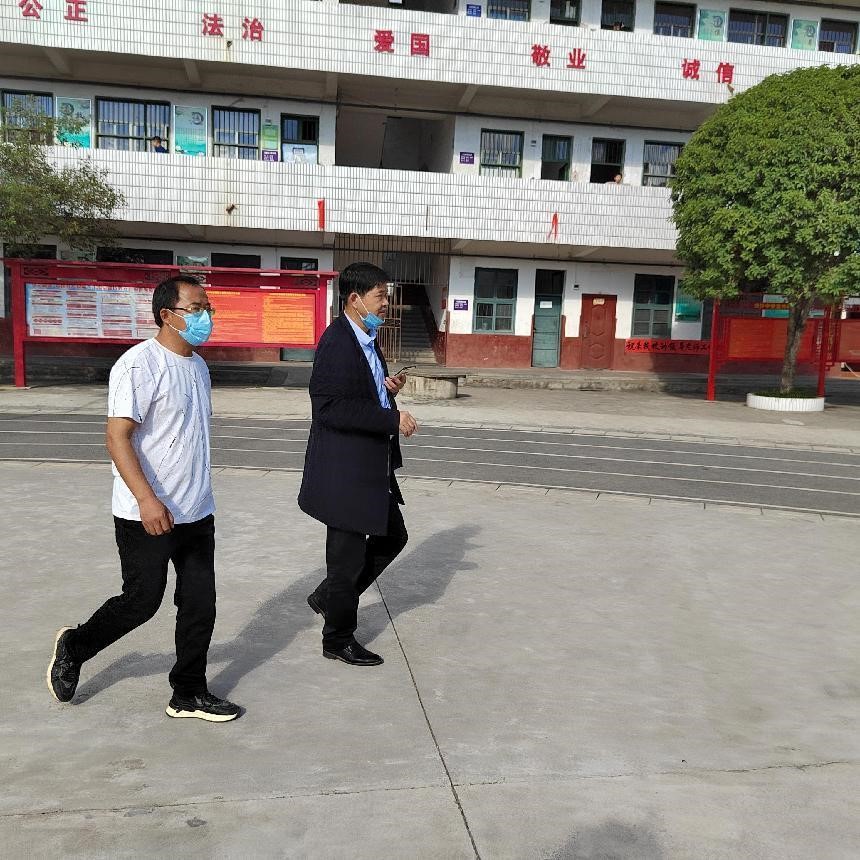 白沙中學(xué)創(chuàng)鄉(xiāng)鎮(zhèn)標(biāo)準(zhǔn)化寄宿制學(xué)校初評(píng)迎檢督查工作