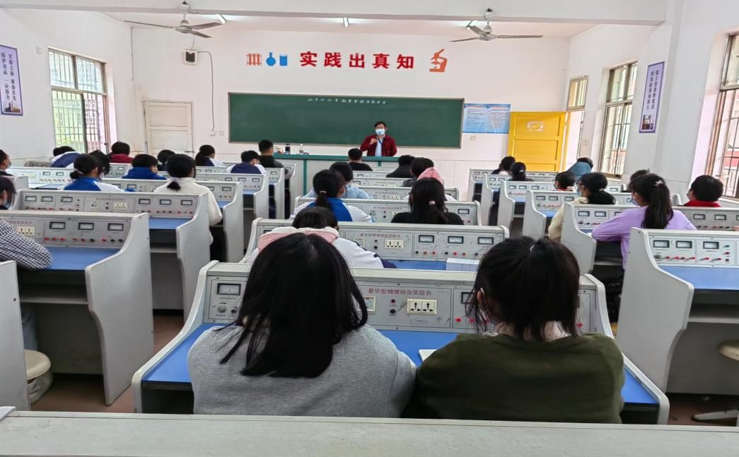 金稱市鎮(zhèn)中學(xué)復(fù)課后召開學(xué)生會(huì)干部會(huì)：疫情防控不松懈  檢查評(píng)比不放松