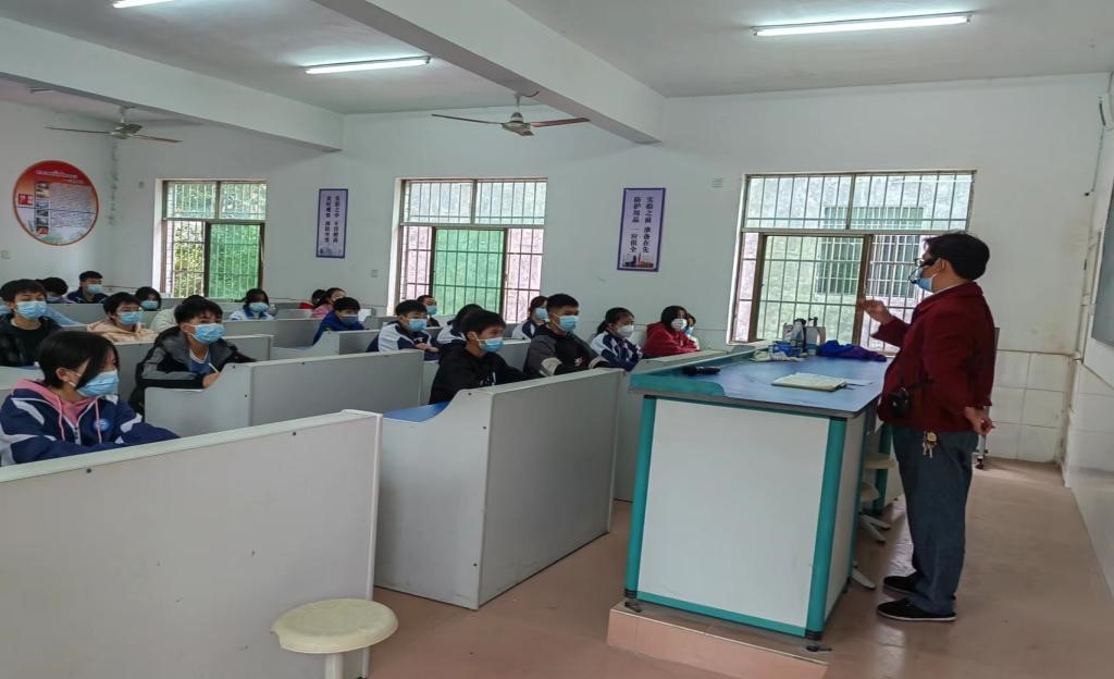 金稱市鎮(zhèn)中學(xué)復(fù)課后召開學(xué)生會(huì)干部會(huì)：疫情防控不松懈  檢查評(píng)比不放松