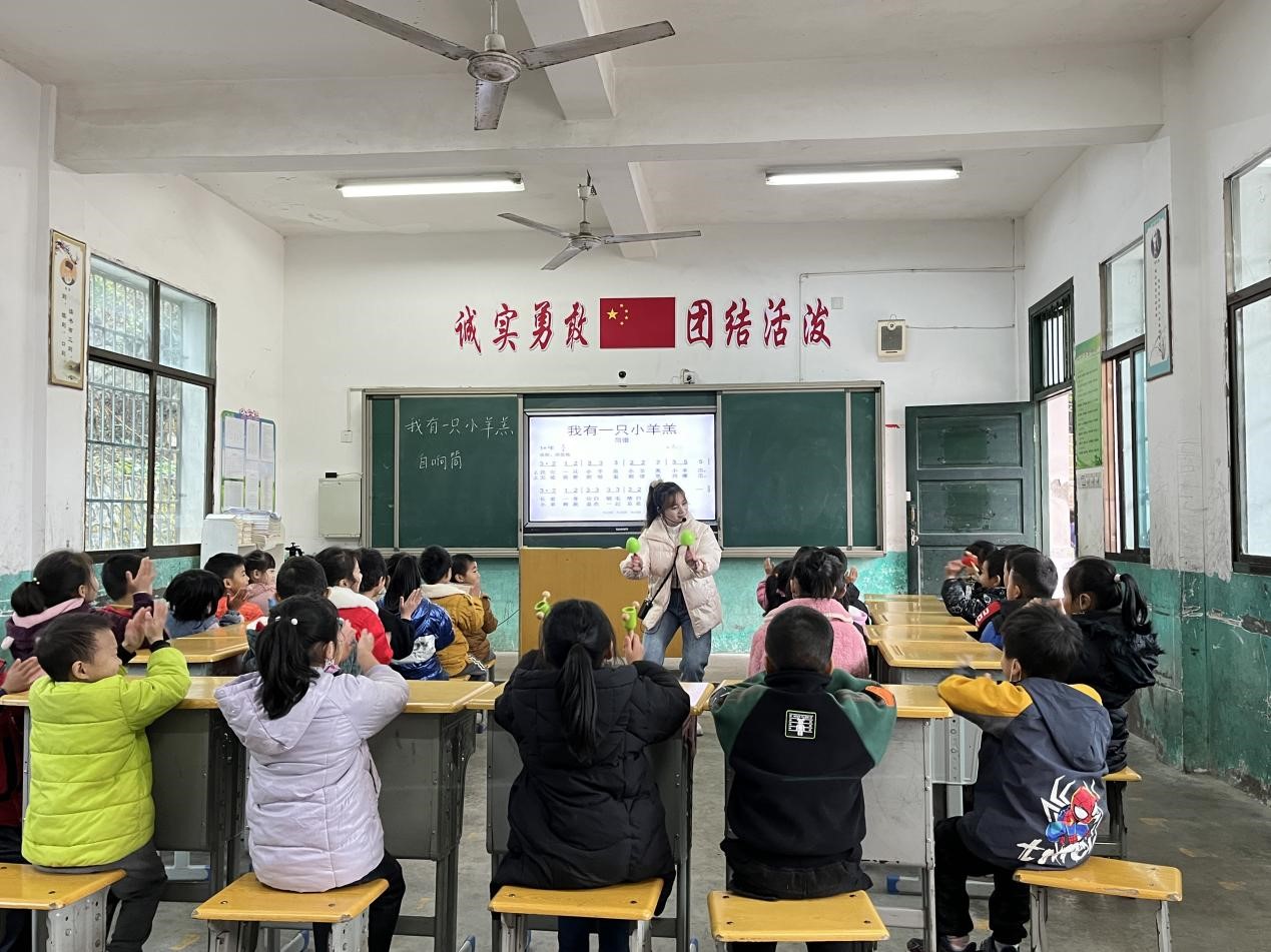 綻放青春展風(fēng)采  教學(xué)比武提師能