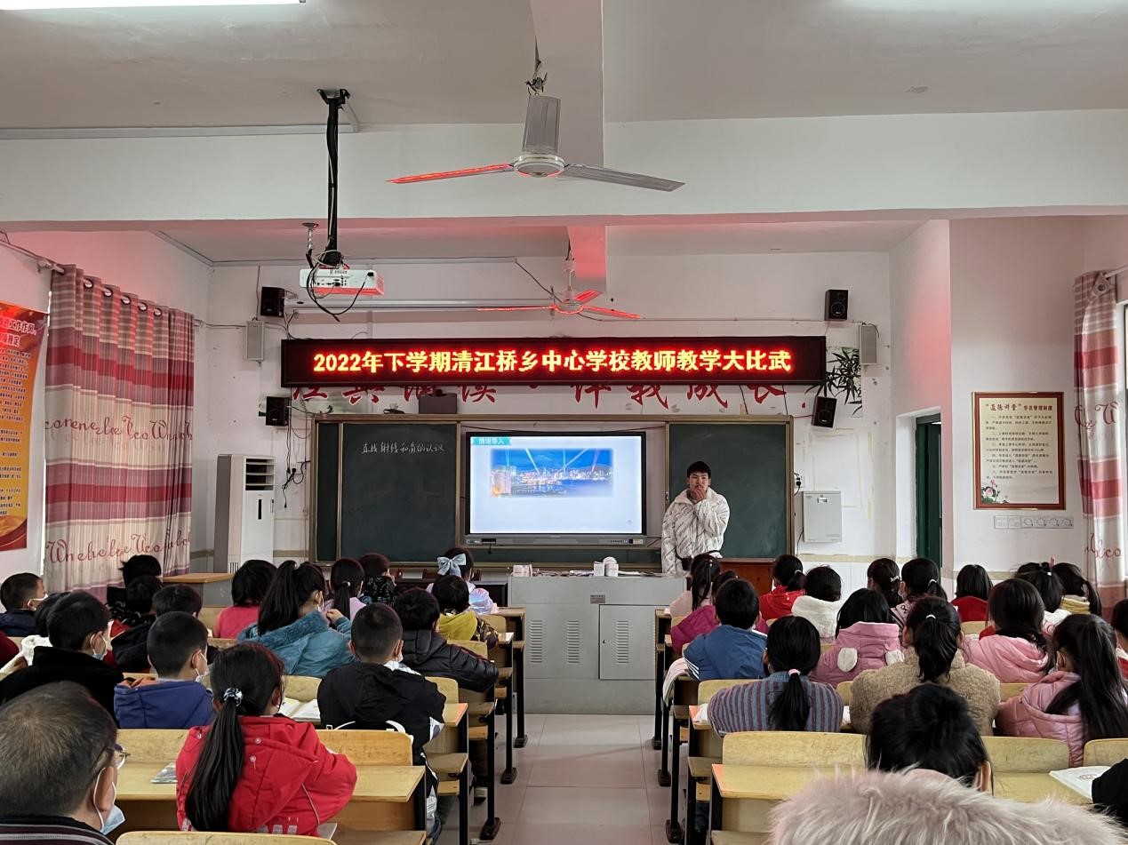 綻放青春展風(fēng)采  教學(xué)比武提師能