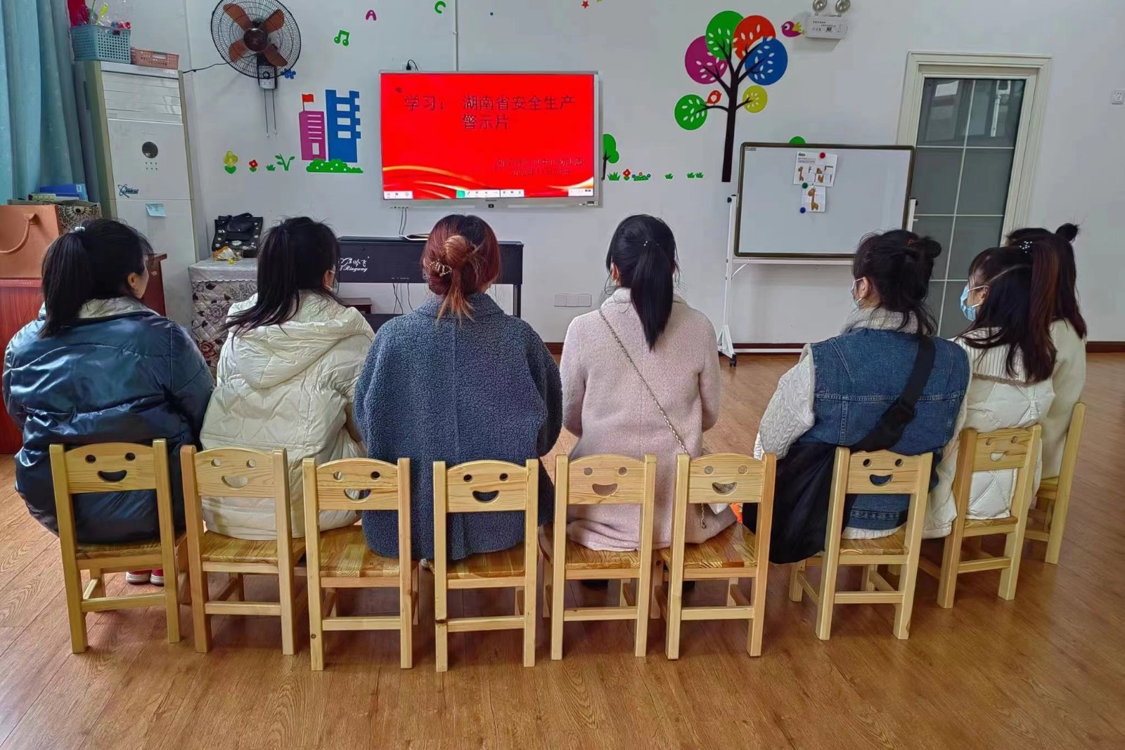 “強(qiáng)化紅線意識(shí)、筑牢底線”