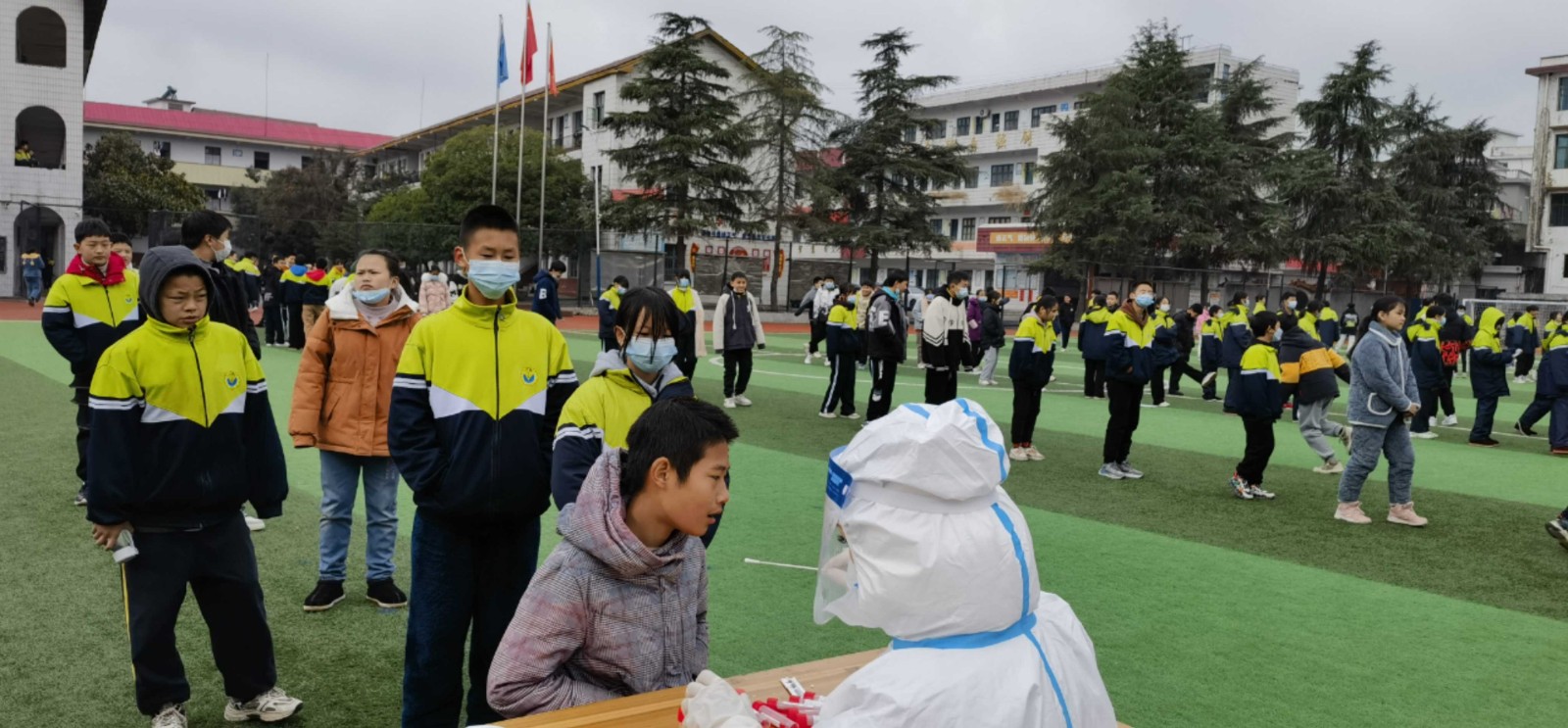 【疫情防控】竹中教師爭做核酸檢測志愿者