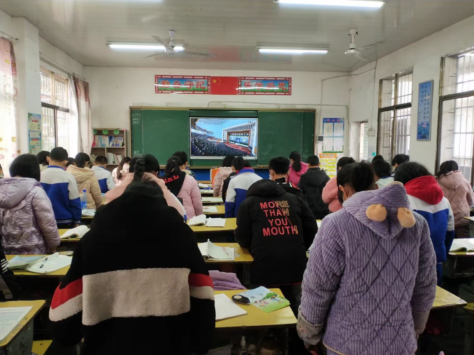 邵陽縣塘田市鎮(zhèn)中心完全小學(xué)沉痛悼念江澤民同志